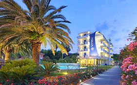 Hotel Jerry - Beachfront & Private Pool